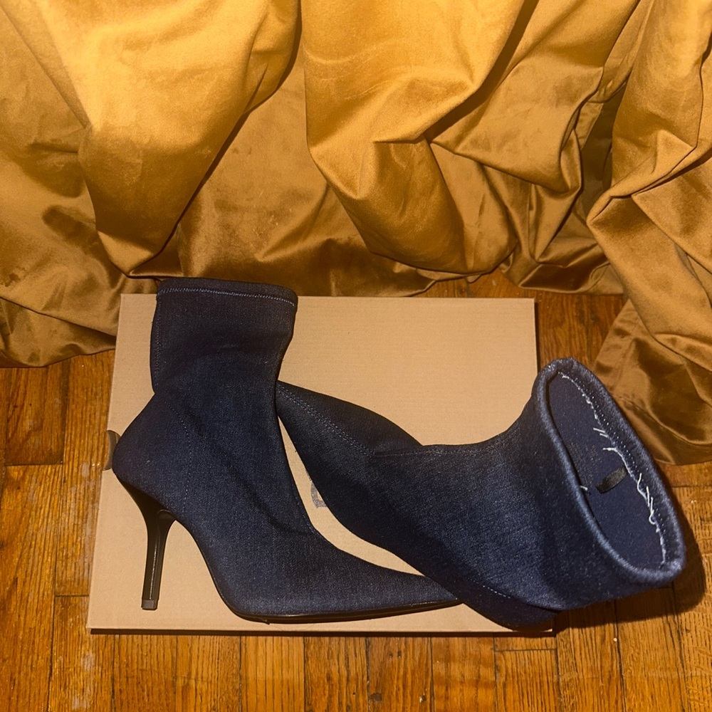 Elegant Navy Women's Heeled Boots